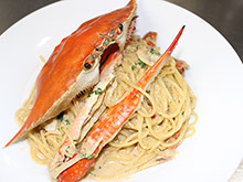 Seasonal special 'Spaghetti with Crab' etc. Various pasta.