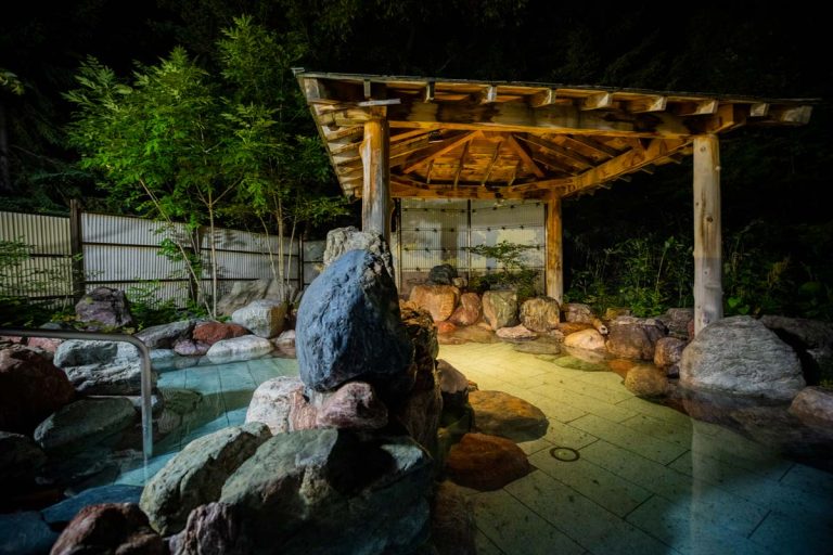 Open-air bath
