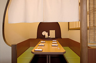 Semi-private Table Seating [4 to 6 people]